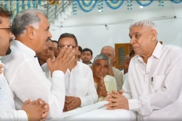 भाजपा विधायक रणधीर पनिहार की सतलोक आश्रम प्रमुख रामपाल से मुलाकात