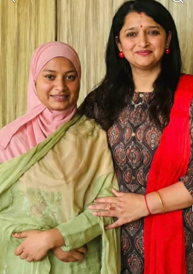 नाज़िया संस्कृत कॉलेज टॉपर