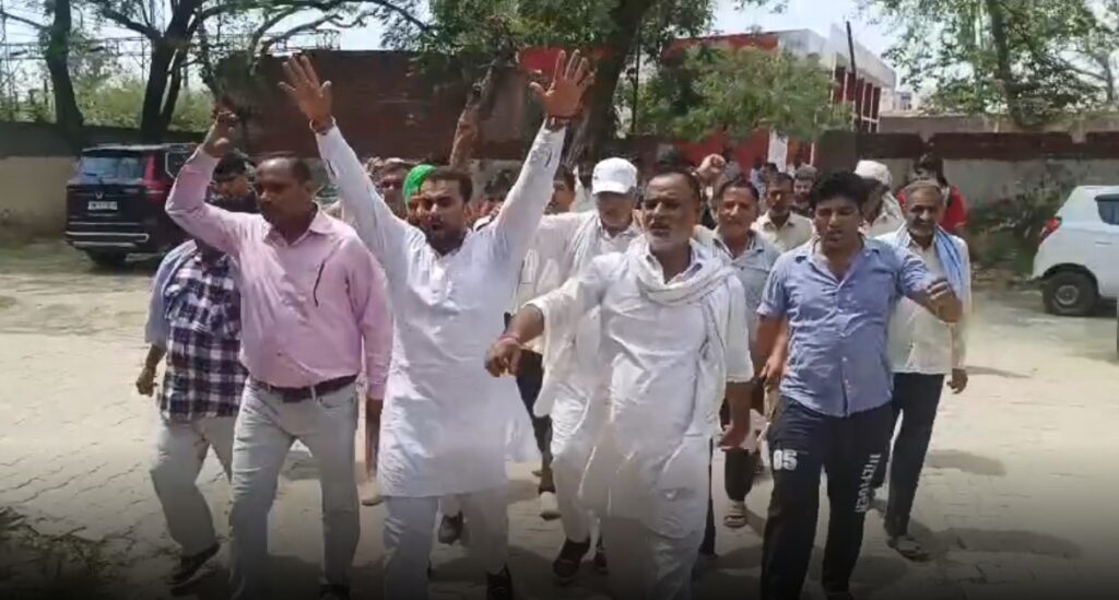 राजौंद सड़क निर्माण प्रदर्शन