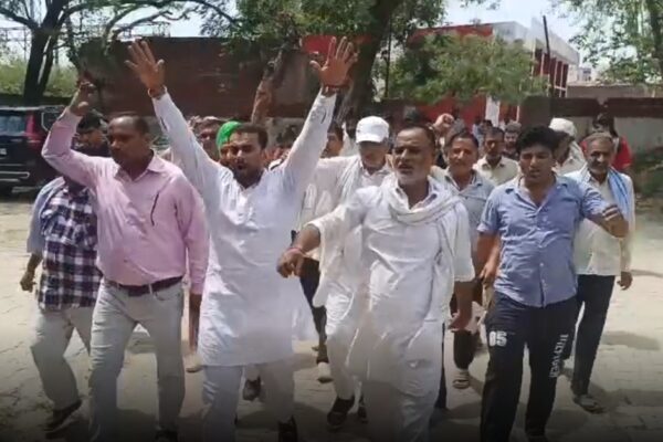 राजौंद सड़क निर्माण प्रदर्शन