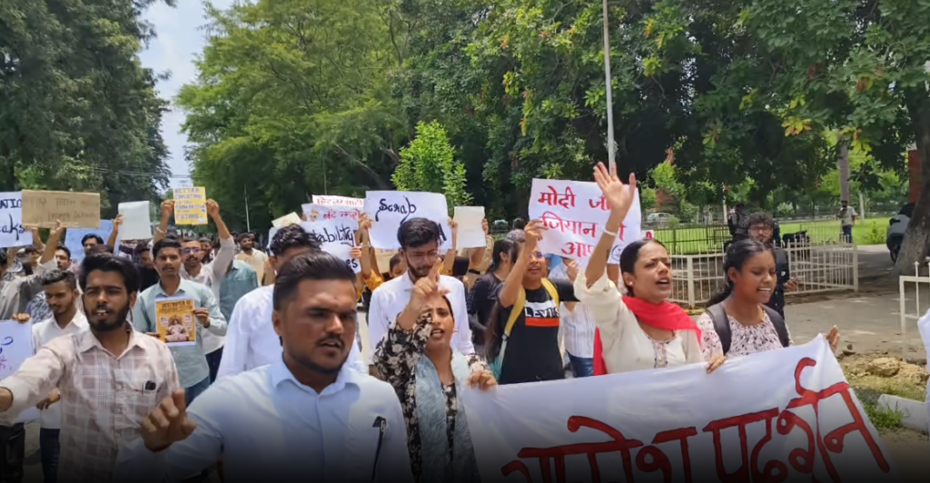 कुरुक्षेत्र विश्वविद्यालय में छात्रों का रोष मार्च
