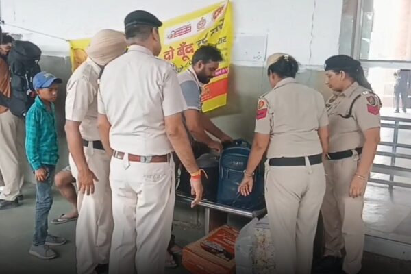 अंबाला छावनी रेलवे स्टेशन चेकिंग अभियान