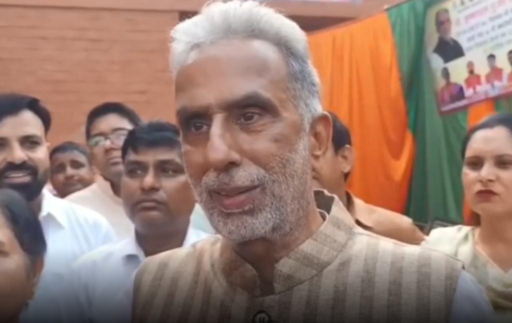 MCF अधिकारी गाली-गलौज मामला