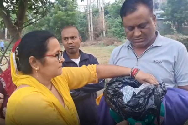 भिवानी में पेड़ पर मिला नवजात