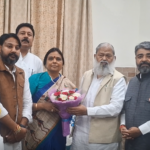 शहीदी स्मारक के उद्घाटन की तैयारियों को लेकर बैठक में शामिल भाजपा प्रदेश अध्यक्ष अर्चना गुप्ता और अन्य नेता।