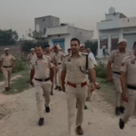 नशा तस्करी पर अंकुश लगाने के लिए स्निफर डॉग की मदद से सर्च अभियान चलाती पुलिस टीम।
